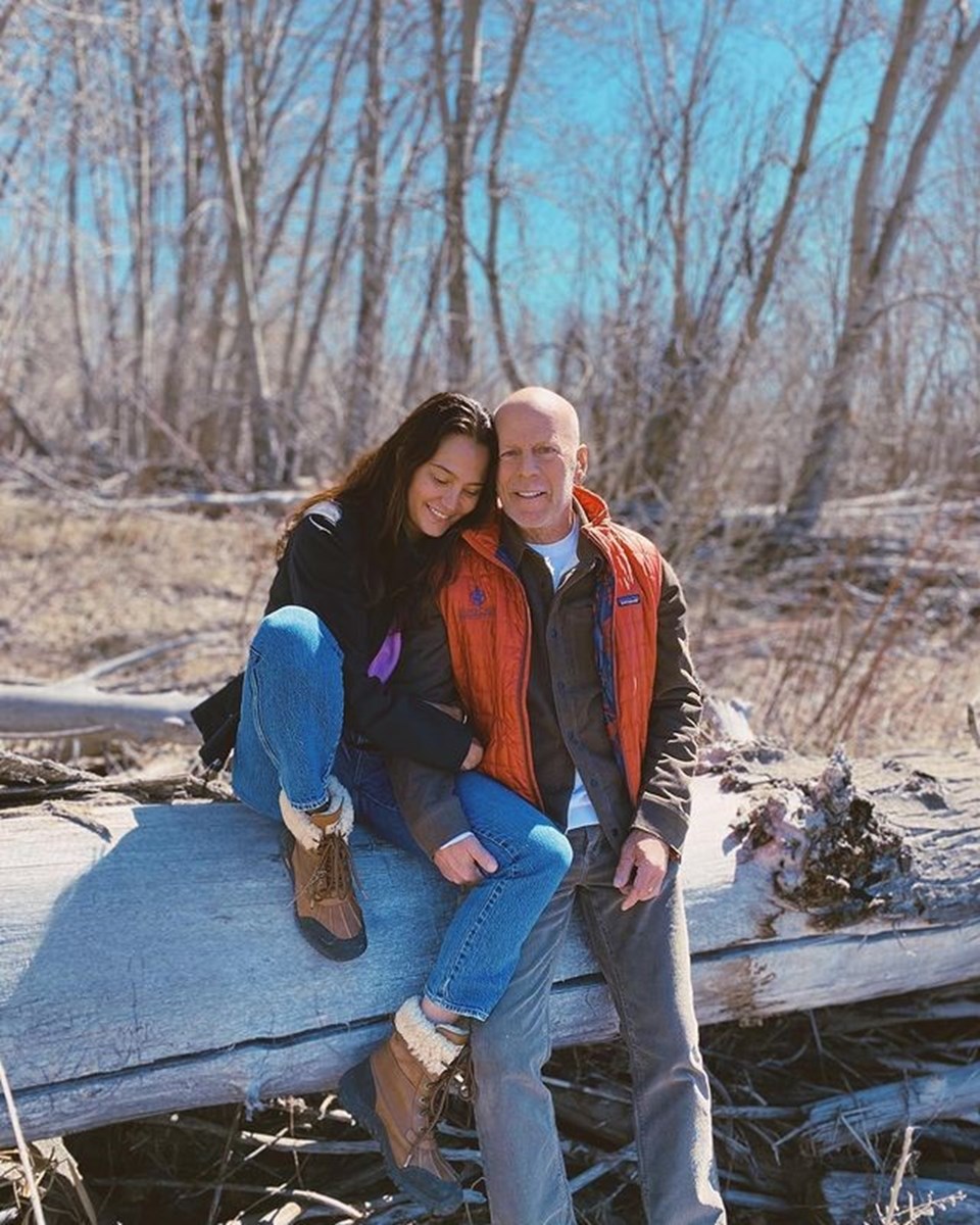 Bruce Willis ile eşi Emma Hemming orman terapisinde - 1