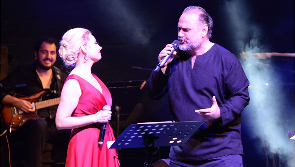 Hakan Aysev ile Funda Uyanık'tan Akdeniz Esintileri konseri