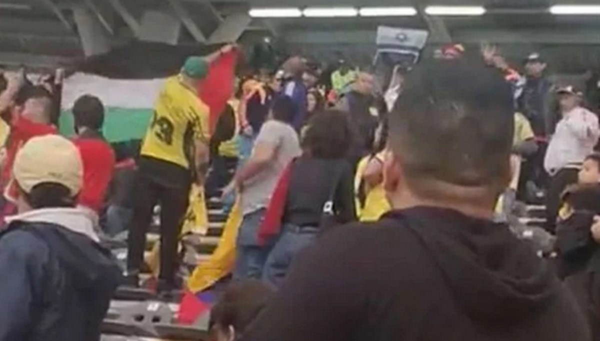 Kolombiya ile İsrail arasındaki maçta Filistin bayrağı açan taraftara gözaltı Kolombiya ile İsrail arasındaki maçta Filistin bayrağı açan taraftara gözaltı