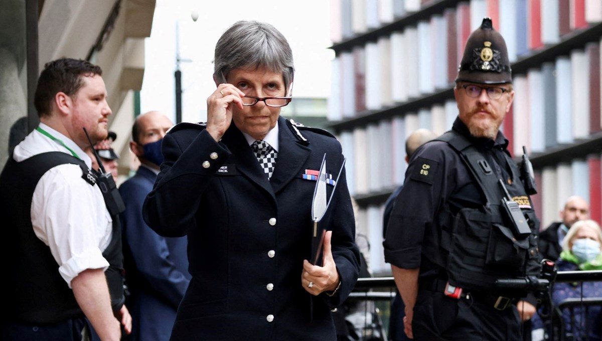 Londra Polis Şefi Dick istifa etti