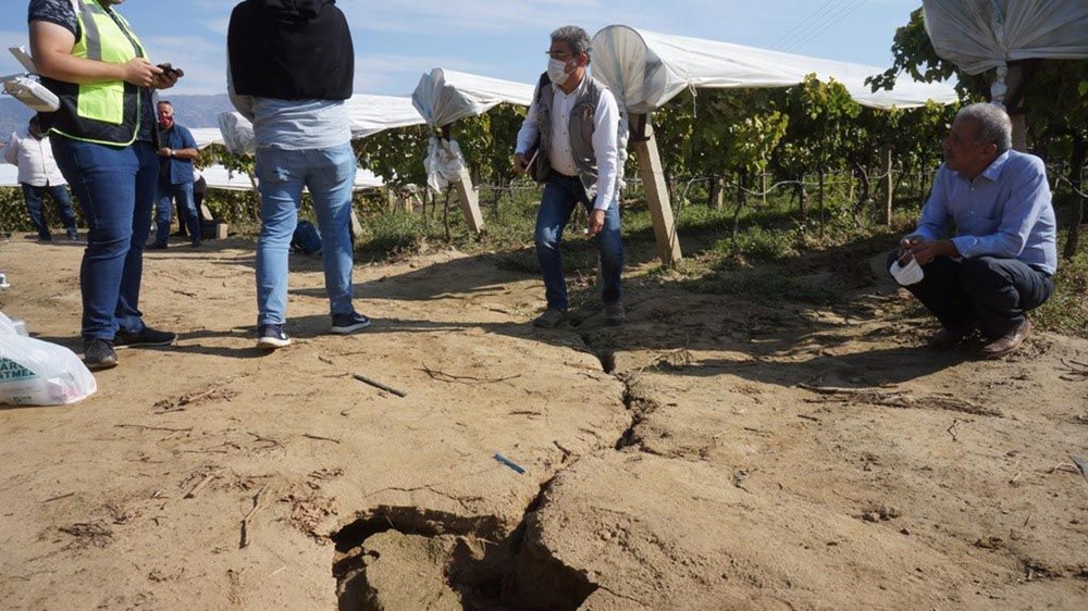Manisa'da fay hattı üzerindeki yarıklar için inceleme başlatıldı - 3