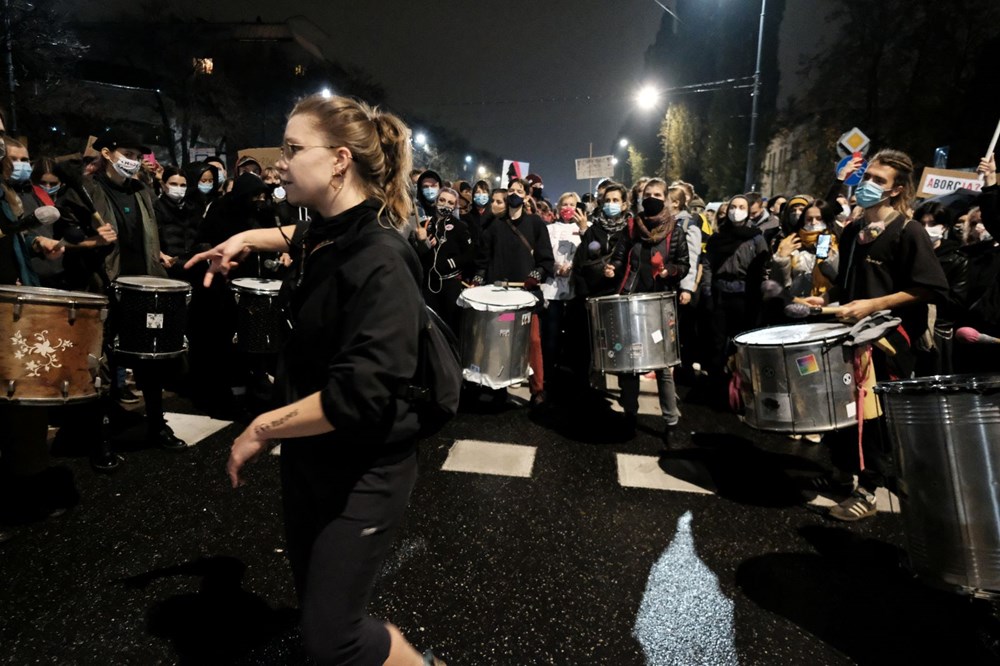 Polonya'da kadınlar sokağa çıktı: Kürtaj yasasını protesto ettiler - 4