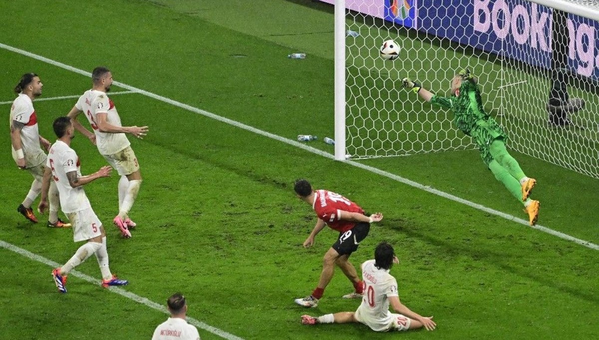 Mert'in kurtarışına Gordon Banks benzetmesi: Yüzyılın kurtarışı Mert'in kurtarışına Gordon Banks benzetmesi: Yüzyılın kurtarışı