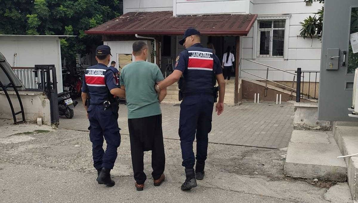 FETÖ'den 6 yıl 3 ay hapis cezasıyla aranan eski polis yakalandı FETÖ'den 6 yıl 3 ay hapis cezasıyla aranan eski polis yakalandı