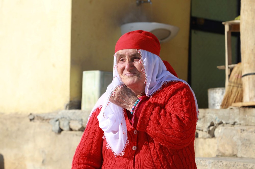 Çocukken gördüğü rüyanın
etkisiyle 67 yıldır kırmızı giyiniyor - 4