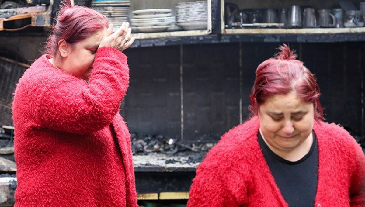 Evi kül oldu: Yanan kuşunu görünce gözyaşlarına hakim olamadı Evi kül oldu: Yanan kuşunu görünce gözyaşlarına hakim olamadı