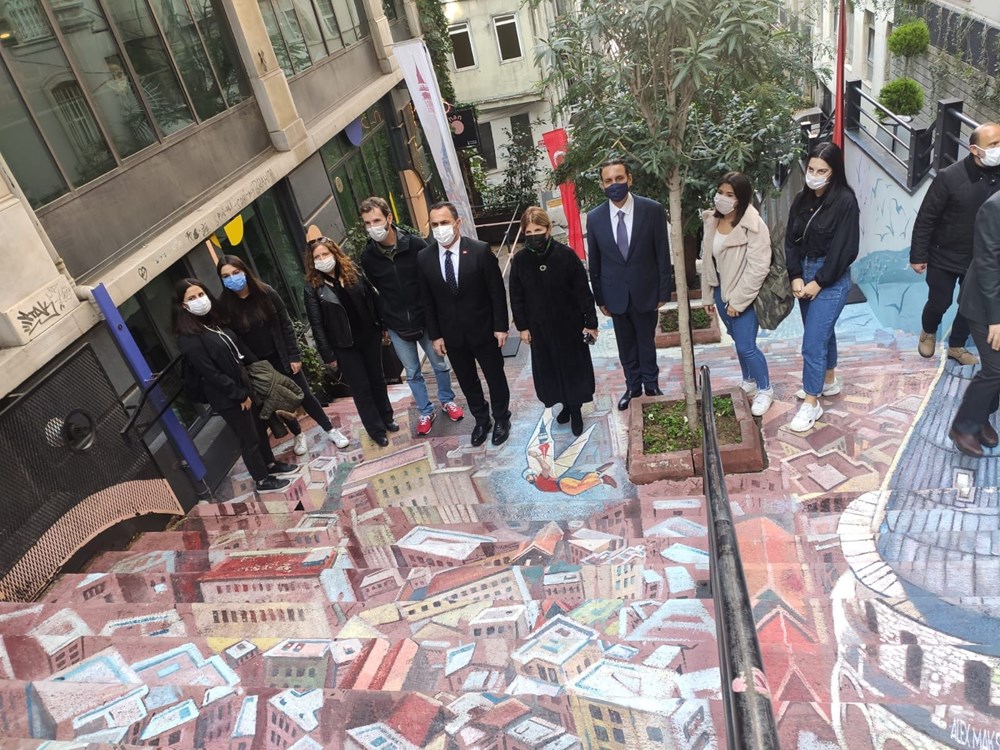 Galata Kulesi merdivenlere resmedildi - 5