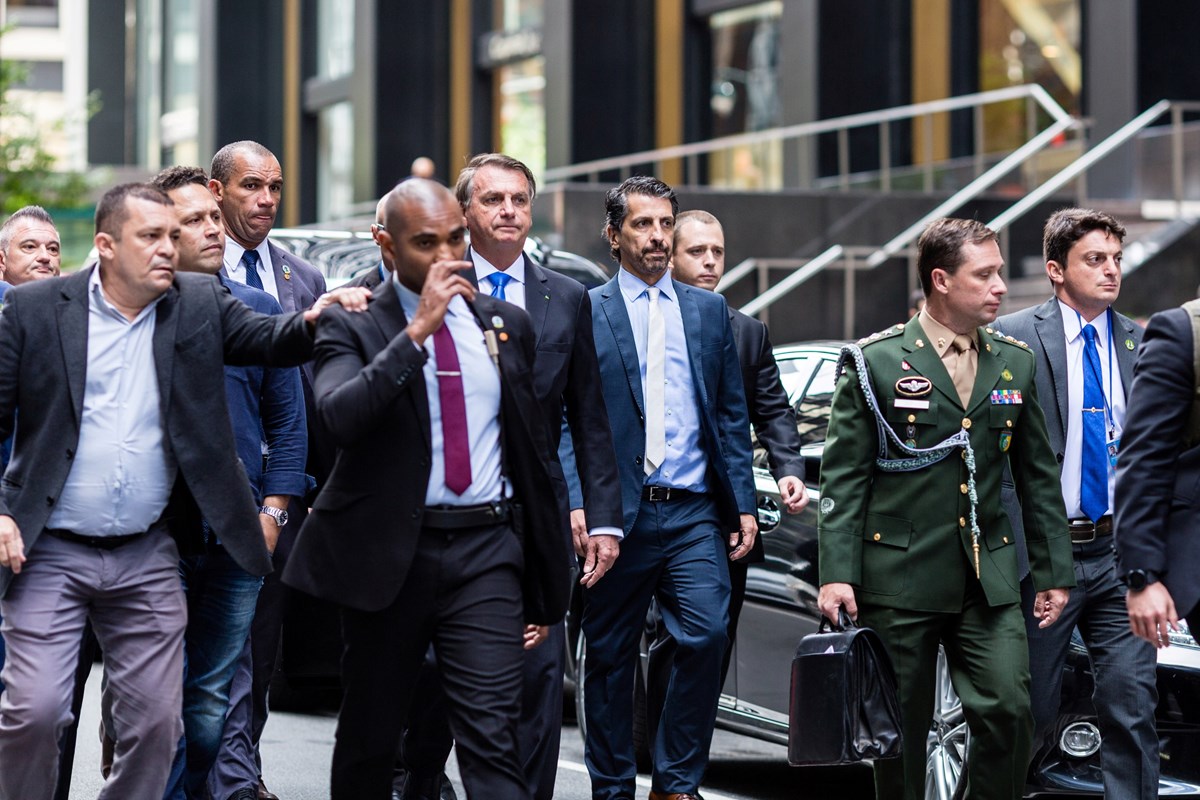 Jair Bolsonaro ile heyeti New York sokaklarında