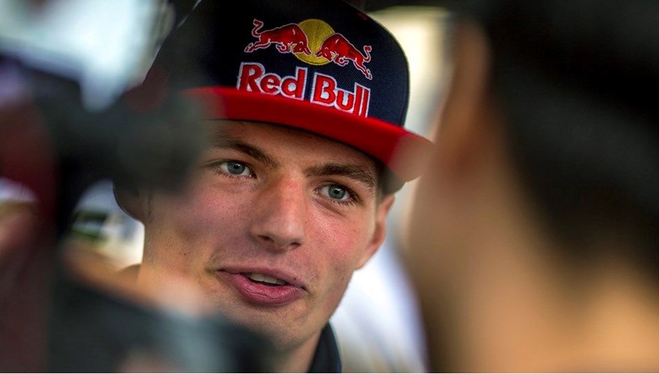 Red Bull pilotu Max Verstappen'den tarihi sözleşme