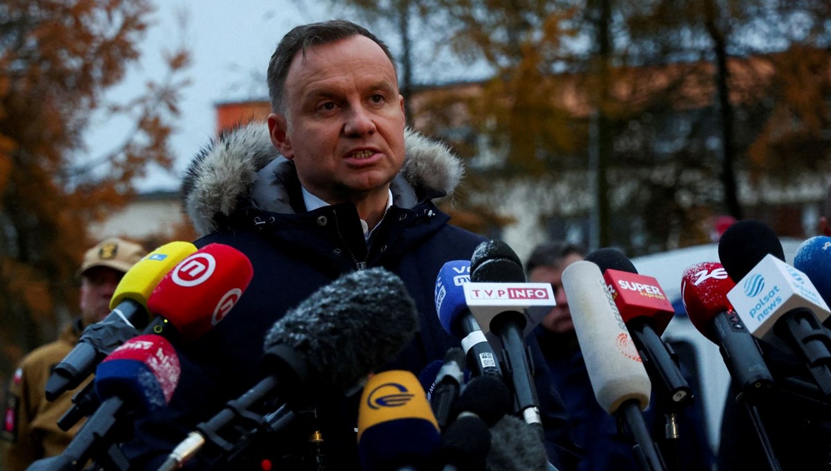 Rus fenomenler Macron gibi konuşarak Polonya Cumhurbaşkanı Duda'yı kandırdı Rus fenomenler Macron gibi konuşarak Polonya Cumhurbaşkanı Duda'yı kandırdı