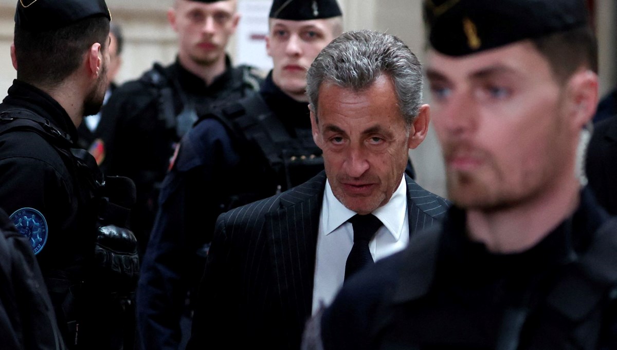 Eski Fransa Cumhurbaşkanı Sarkozy'e hapis cezası