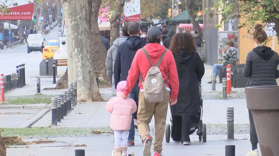 Kısıtlamaya rağmen Bağdat Caddesi doldu taştı - 1