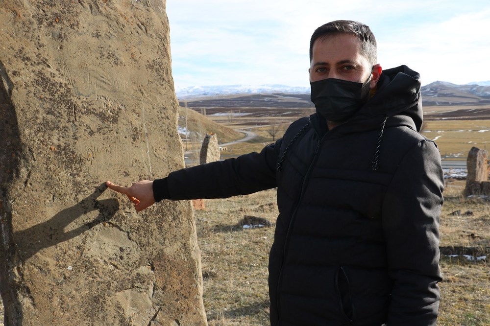 4 asırlık mezarlıktaki dev mezar taşları dikkat çekiyor - 5