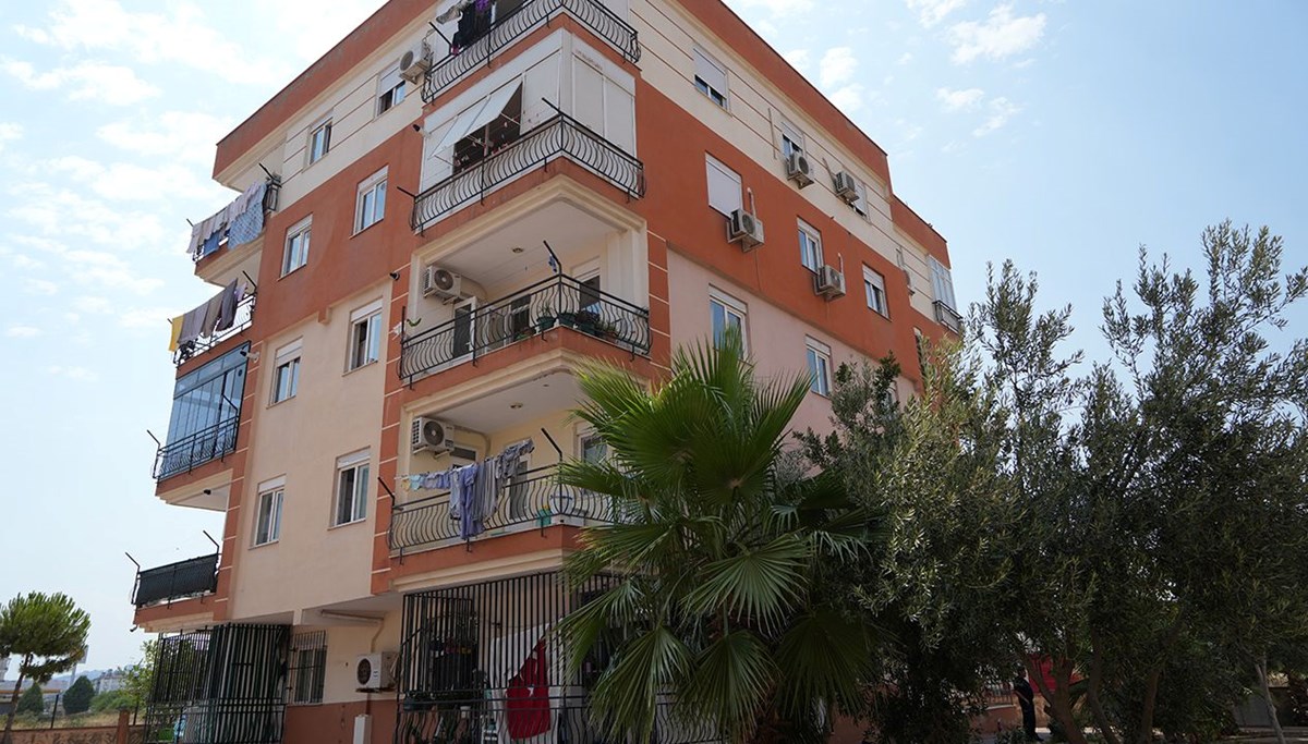 Annesiyle yaşadığı evi ateşe verdi Annesiyle yaşadığı evi ateşe verdi