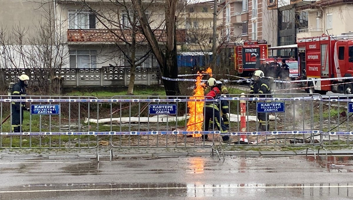 Kocaeli'de sondaj çalışmasında çıkan gazdan numune alındı