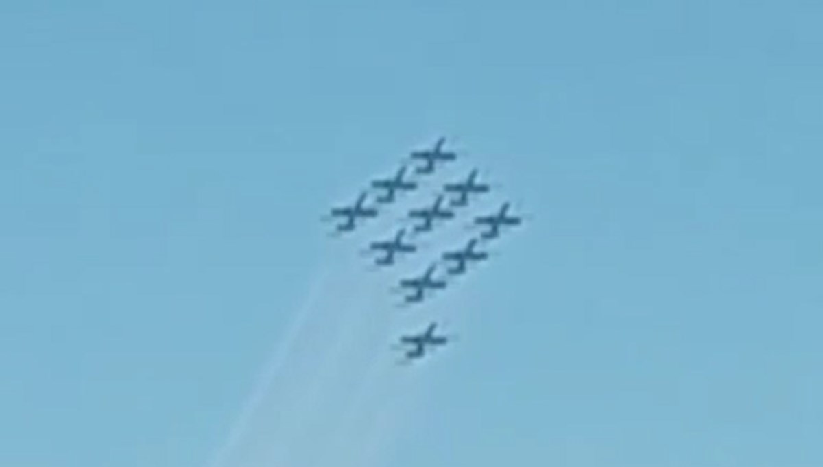3 uçak havada çarpıştı 3 uçak havada çarpıştı