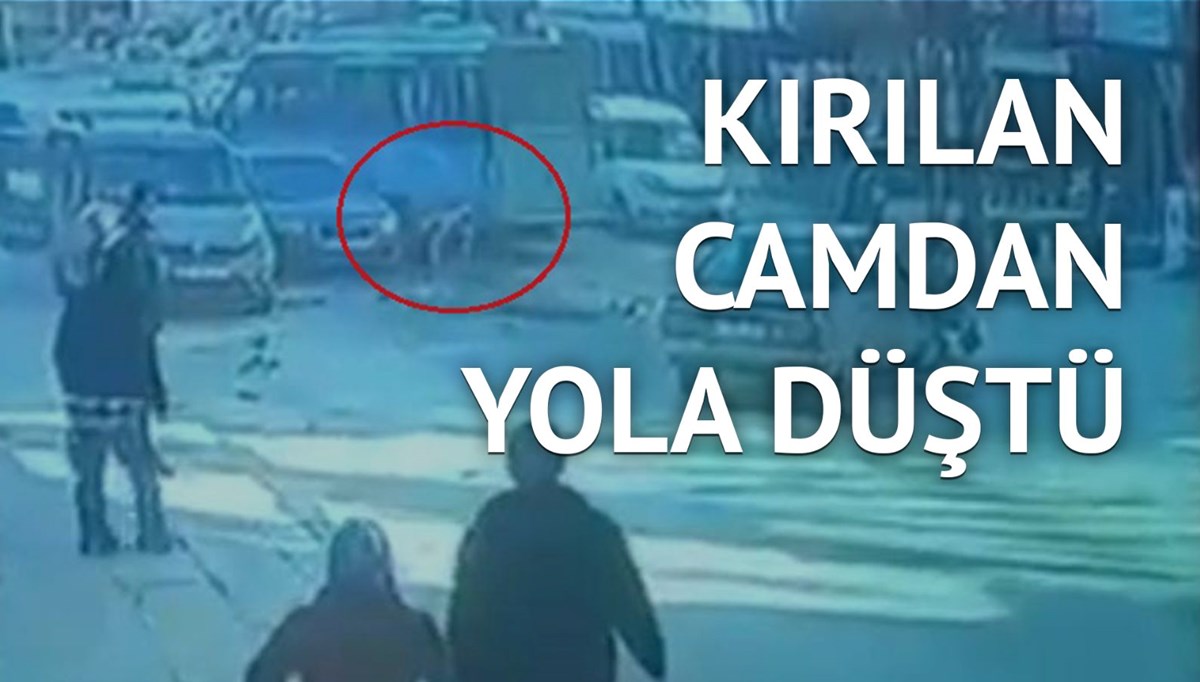 Minibüsün altında kalmaktan son anda kurtuldu