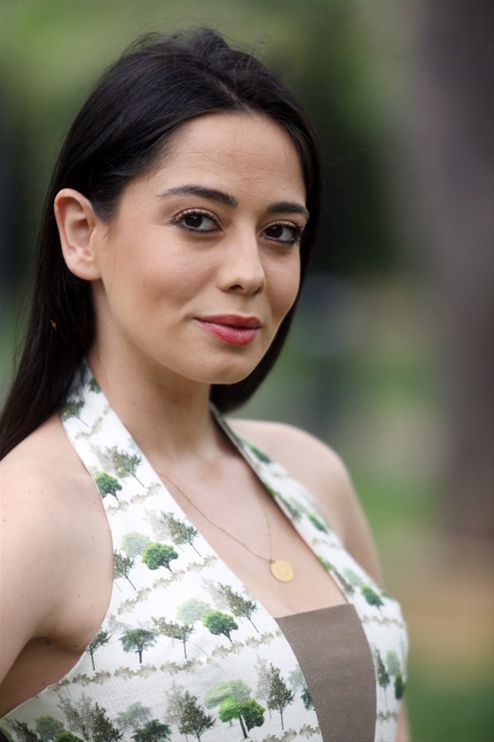 Su Burcu Yazgı Coşkun'dan nostaljik kare (Ünlülerin çocukluk ve gençlik halleri) - 698