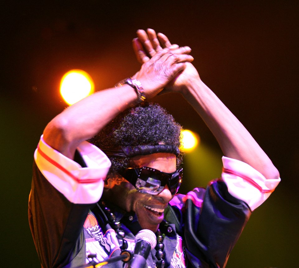 Funk müziğin efsane ismi Sly Stone hayatını kaybetti - 1