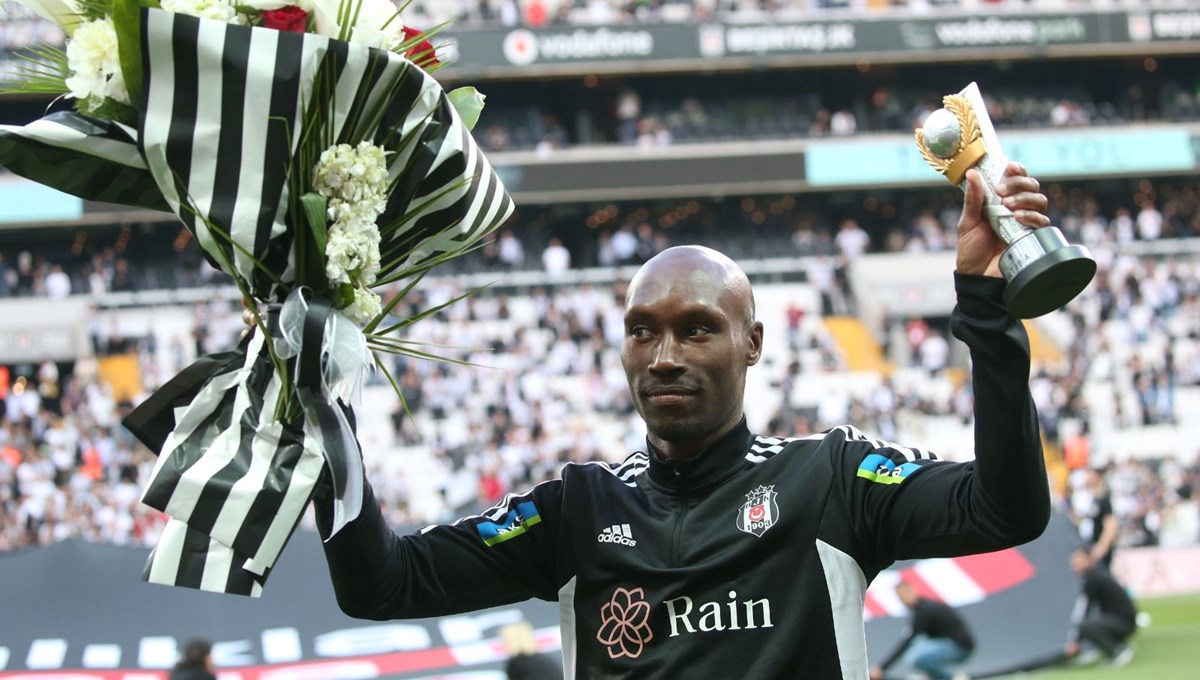 Beşiktaşlı taraftarlardan Atiba Hutchinson'a veda