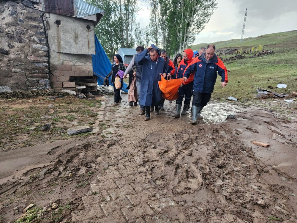 Karadeniz'i sel vurdu | Meteoroloji'den 17 il için uyarı üzerine uyarı: Sel, dolu ve heyelana dikkat! - 4