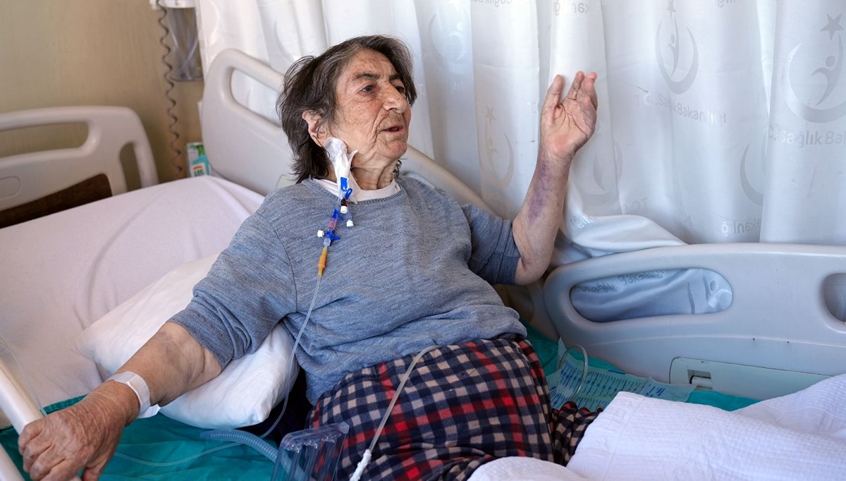 90 yaşındaki kadının karnından çıkarıldı: 11 kilogramlık tümör 90 yaşındaki kadının karnından çıkarıldı: 11 kilogramlık tümör