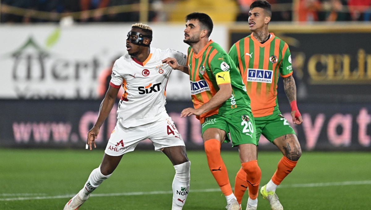 Galatasaray, Alanyaspor karşsında geriden gelerek 3 puanı aldı: Osimhen zirveye yaklaştı! Galatasaray, Alanyaspor karşsında geriden gelerek 3 puanı aldı: Osimhen zirveye yaklaştı!