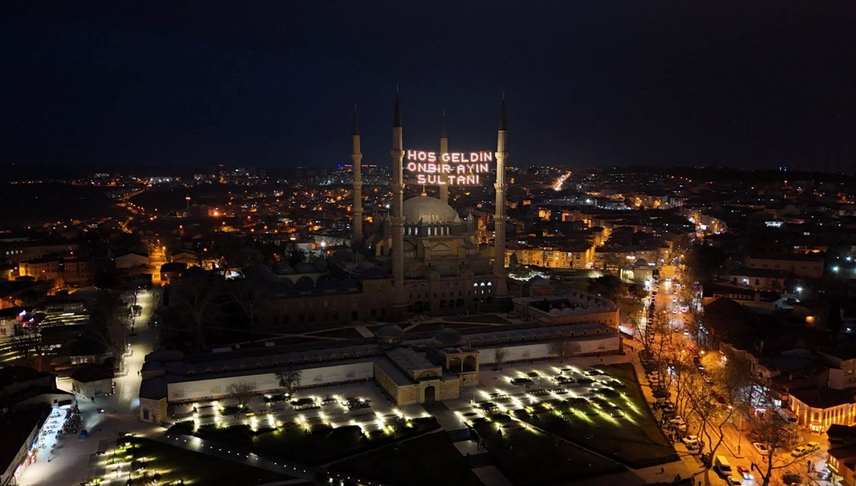 Selimiye Camii mahyalarla taçlandı: Yunanistan'dan da görünüyor