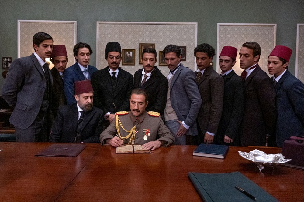 Yiğit Özşener'in Atatürk makyajı 5 saat sürdü - 11