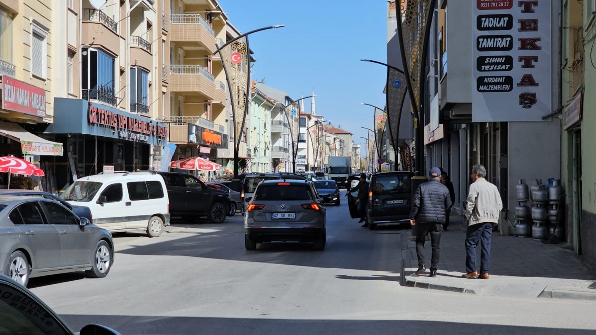 Deprem sonrası bazı vatandaşlar evlerini terk etti Deprem sonrası bazı vatandaşlar evlerini terk etti