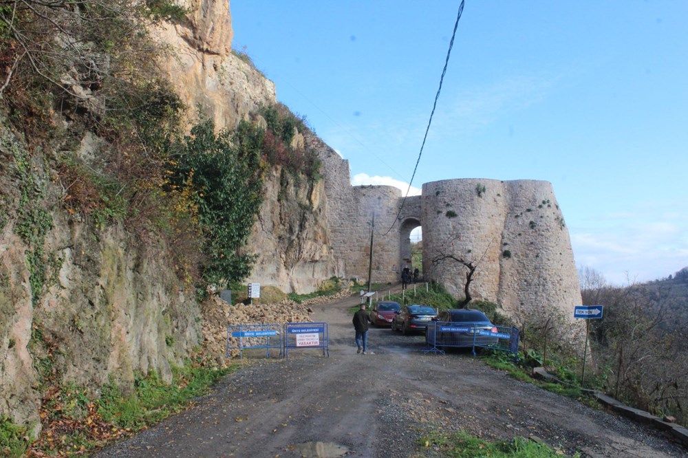 Ünye Kalesi’nin dehlizlerinde sikke, çömlek ve gülleler bulundu - 1