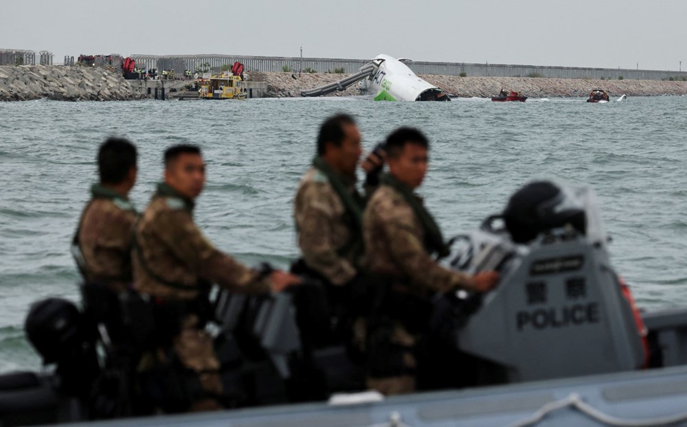 Türk şirketinin uçağı pistten çıkıp denize uçtu: İki ölü - 2