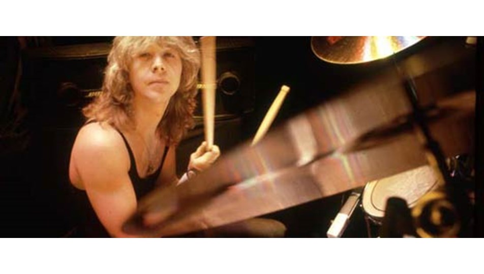 Clive Burr hayatını kaybetti
