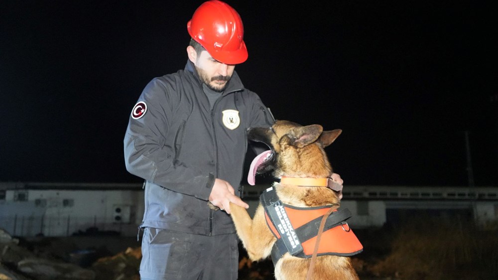 Gecenin ayazında zorlu tatbikat: "Hassas burunlar" doğal afetlere hazırlanıyor - 8