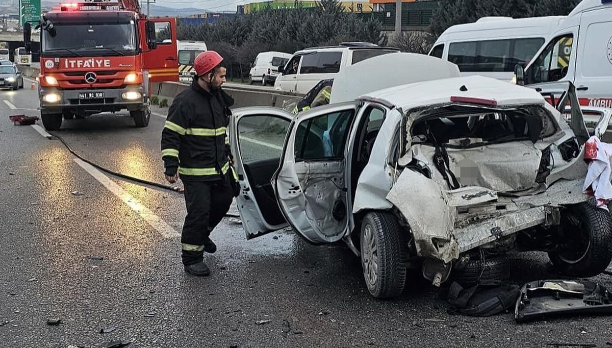 Kocaeli'de 4 araçlı zincirleme kaza: 1 ölü, 1 yaralı