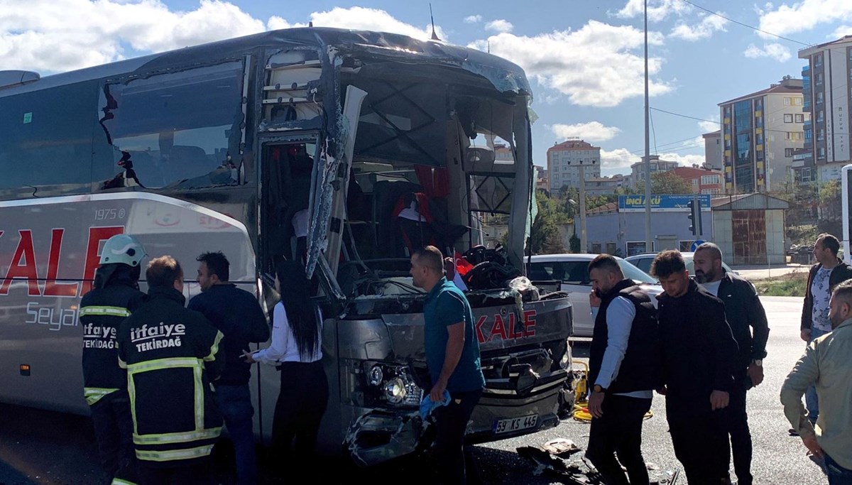 Tekirdağ’da yolcu otobüsüyle TIR çarpıştı Tekirdağ’da yolcu otobüsüyle TIR çarpıştı