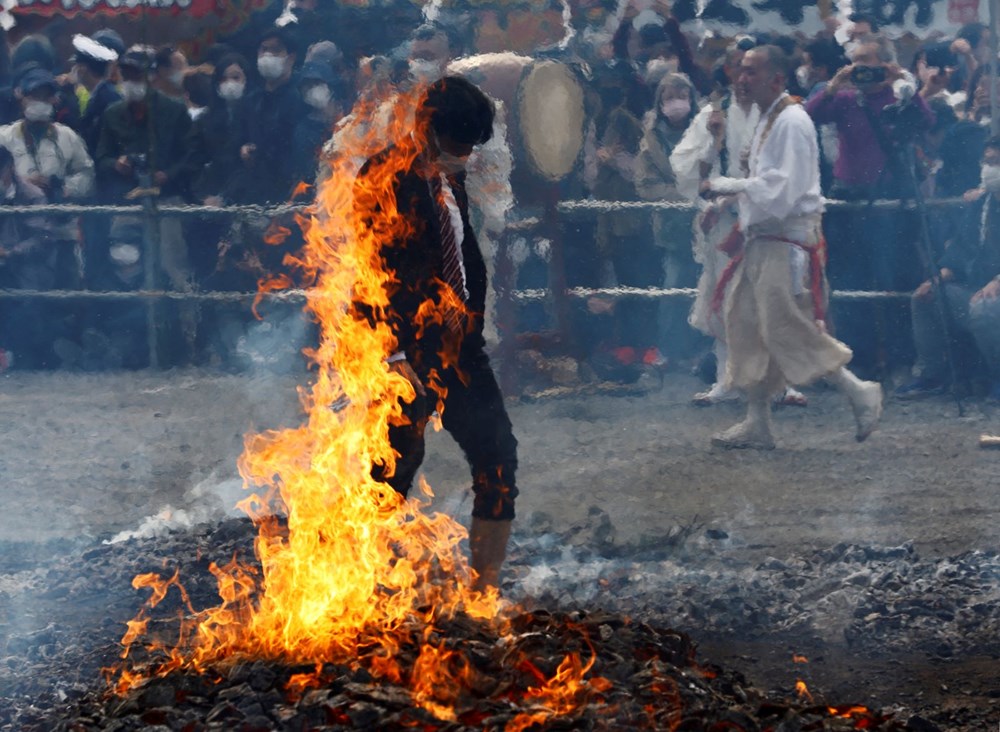 Japonya'da ateş üzerinde yürüme festivali - 7