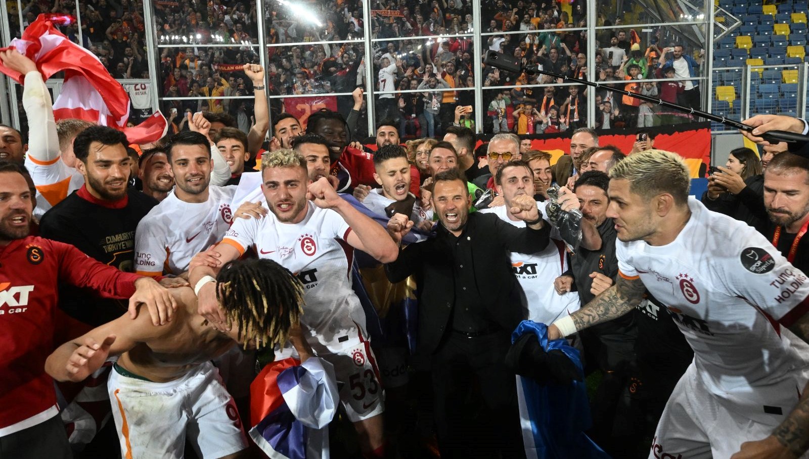 Galatasaray şampiyonluk kupasını Fenerbahçe derbisi sonrası alacak