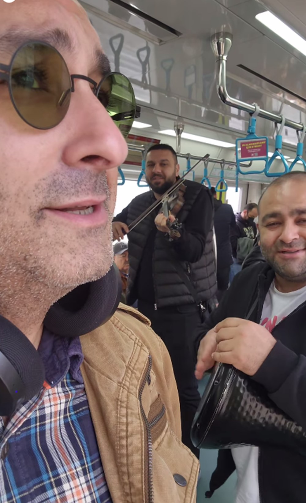 Şarkıcı Edis kar nedeniyle metroya bindi (Toplu taşıma kullanan ünlüler) - 18