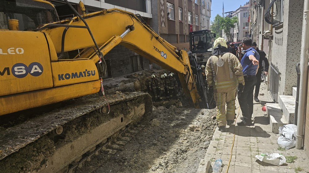 İstanbul'da yol çalışmasında göçük: Bir işçi mahsur kaldı - 1