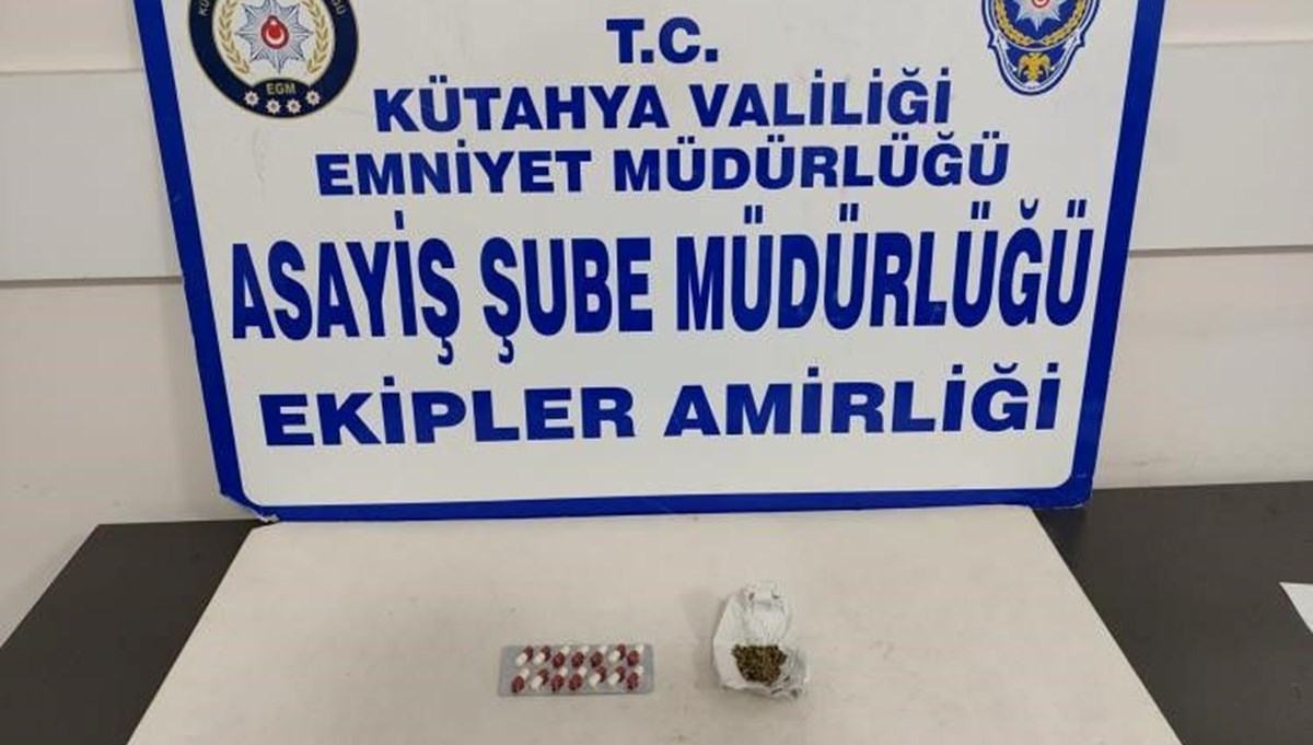 Kütahya'da durdurulan şüpheli araçtan uyuşturucu çıktı Kütahya'da durdurulan şüpheli araçtan uyuşturucu çıktı