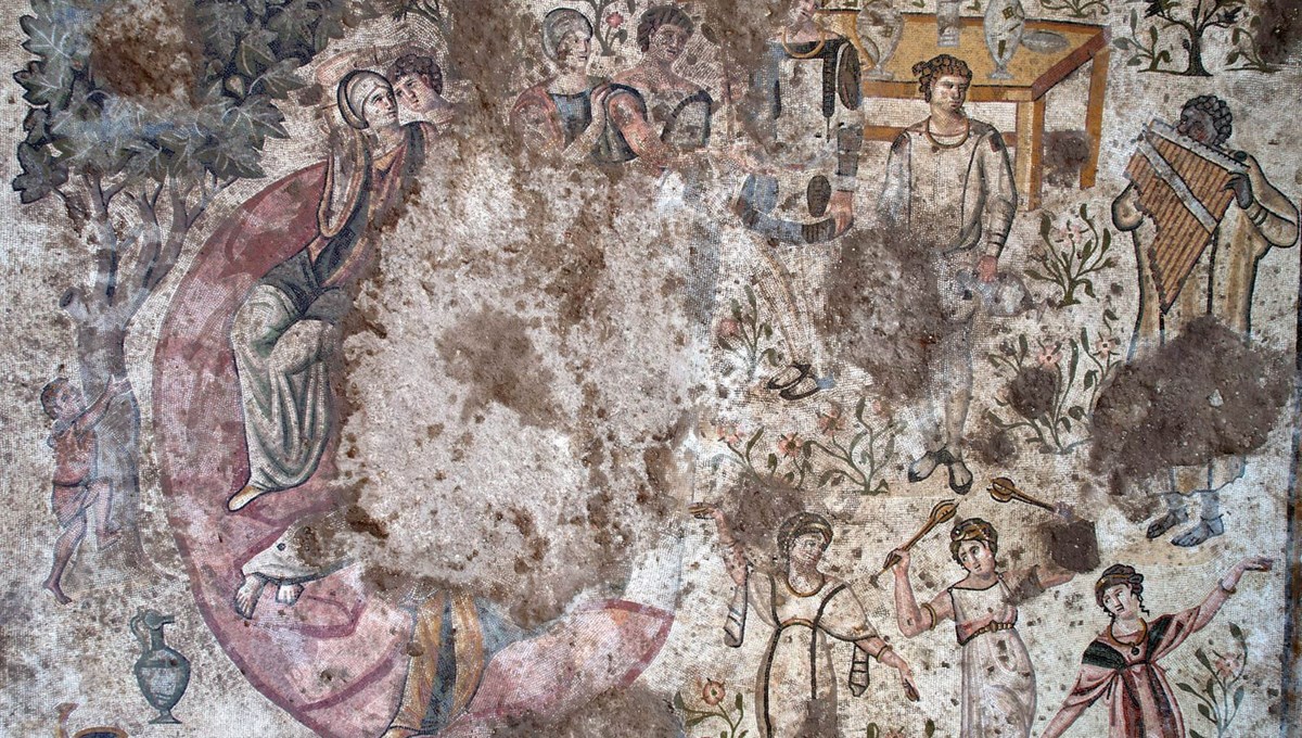 Germanicia Antik Kenti'ndeki kazılarda, 1500 yıllık açık hava şölenini anlatan mozaik bulundu