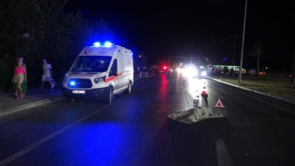 Antalya'da feci kaza | Tur midibüsü turistlerin arasına daldı: 2 ölü - 1