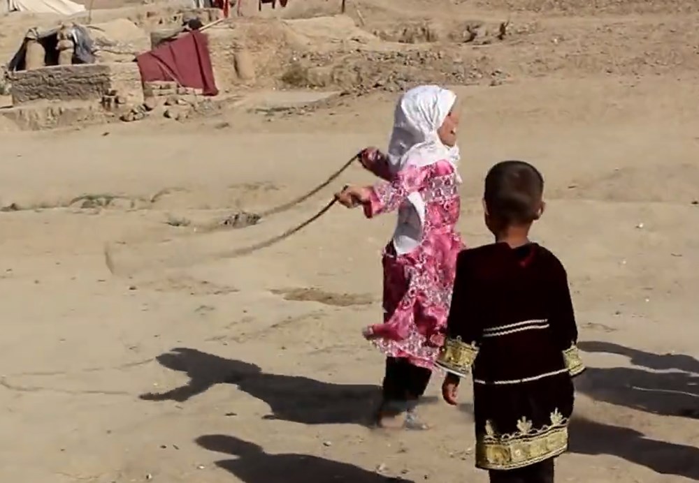 9 yaşındaki kız 55 yaşındaki adama satıldı - 2