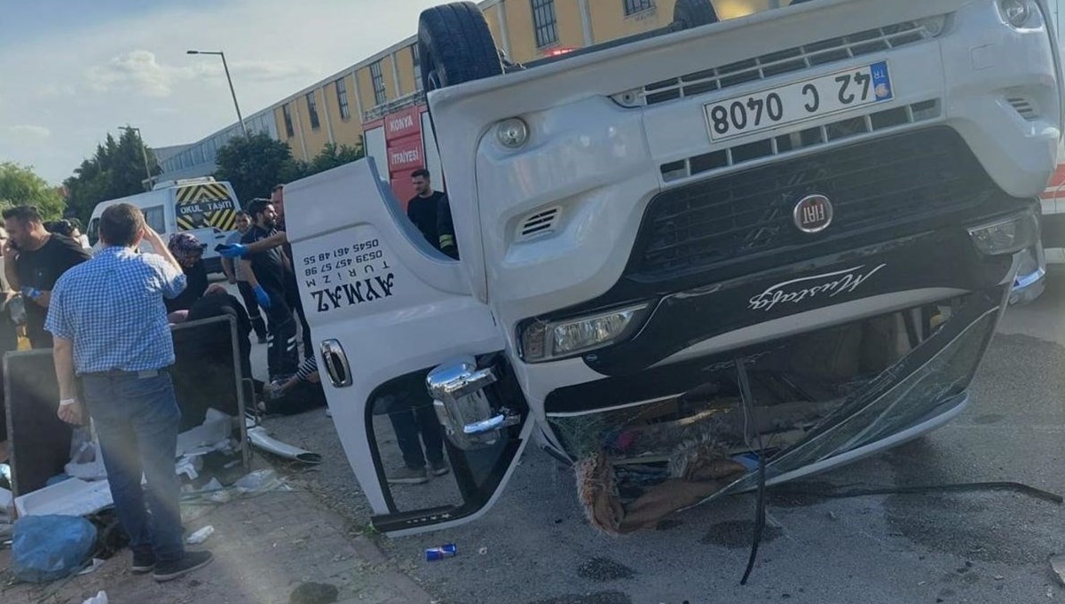 Konya'da servis araçları çarpıştı: 7 yaralı Konya'da servis araçları çarpıştı: 7 yaralı