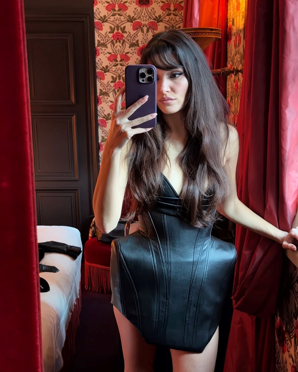 Afra Saraçoğlu'ndan yeni imaj: Sarışın oldu (Ünlülerin değişimi) 75 8S4vtbRdGUmEKbLbzhCgfg