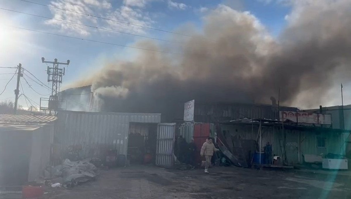 Tekirdağ'da konteyner üreten tesiste yangın: 1 yaralı Tekirdağ'da konteyner üreten tesiste yangın: 1 yaralı