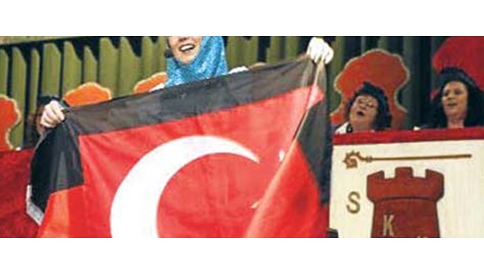 'Döner TV' ırkçı bulundu
