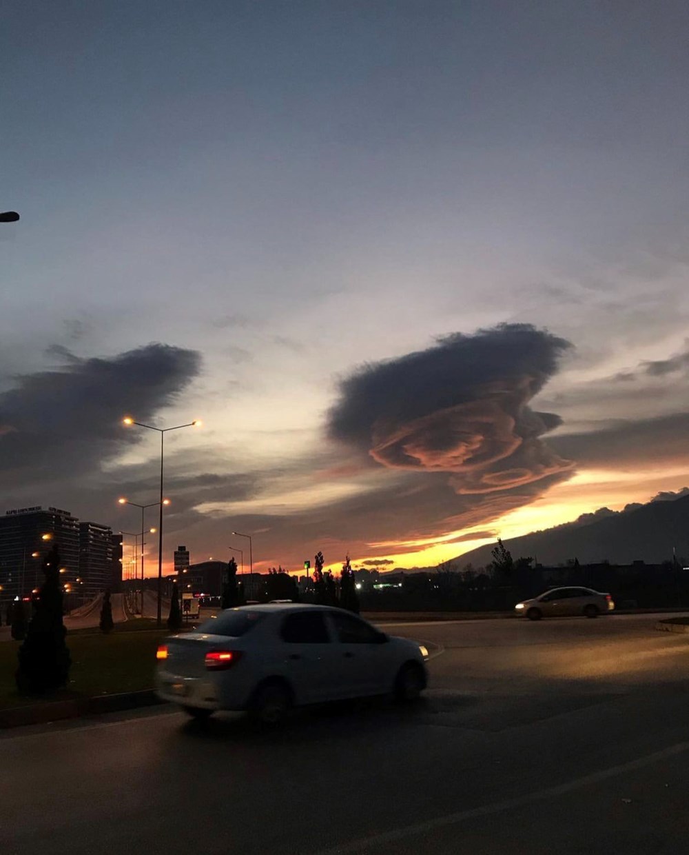 Bursa'da gökyüzünde ilginç görüntü (Mercek bulut nedir?) - 11