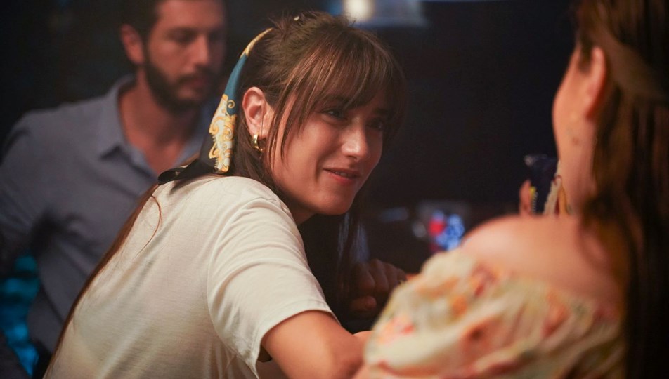 Hazal Kaya'nın başrolde oynadığı Benden Ne Olur 14 Ocak'ta sinemalarda